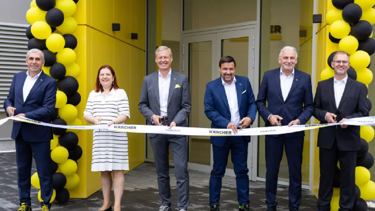 Inaugurare fabrica aspiratoare Karcher, 6 oameni taie o panglica