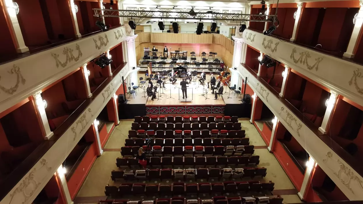 Un muzician din Filarmonica Sibiu intră în greva foamei, chiar în sediul clădirii. Care e motivul