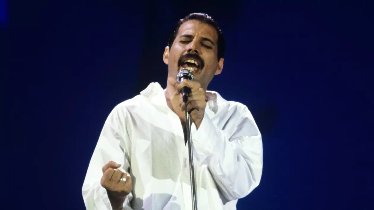 Freddie Mercury ar fi avut o fiică secretă, care acum a ajuns la vârsta de 48 de ani: „M-a prețuit ca pe o comoară”. Dezvăluirea, făcută într-o nouă carte biografică