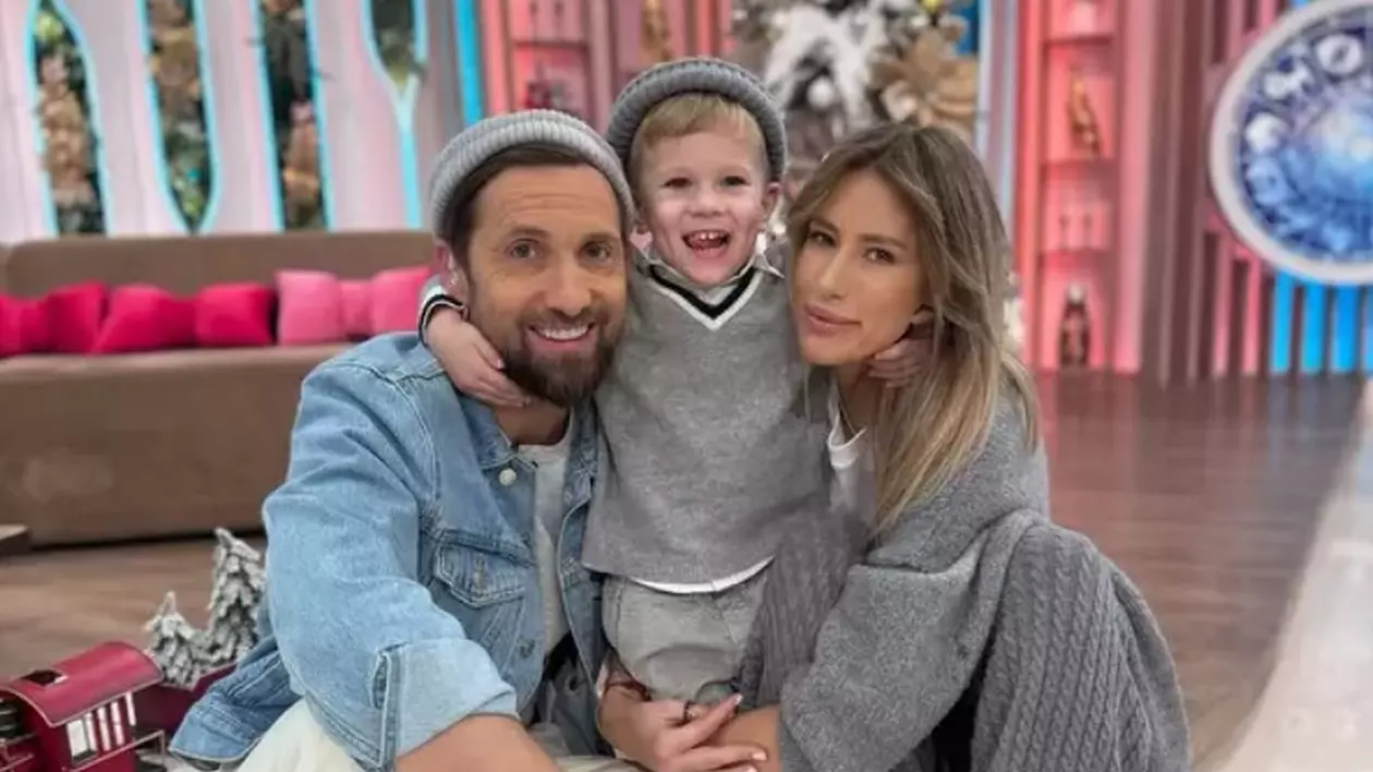 Dani Oțil alături de Gabriela Prisăcariu, soția lui, și de Tiago, fiul lor