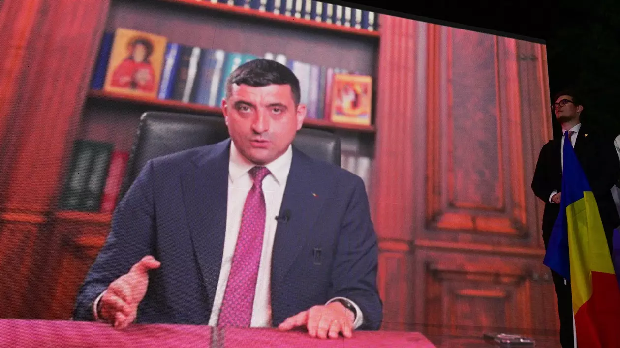 George Simion, câștigătorul turul întâi al alegerilor prezidențiale, a vorbit din spatele unui ecran după anunțarea exit-poll-urilor Foto: Profimedia