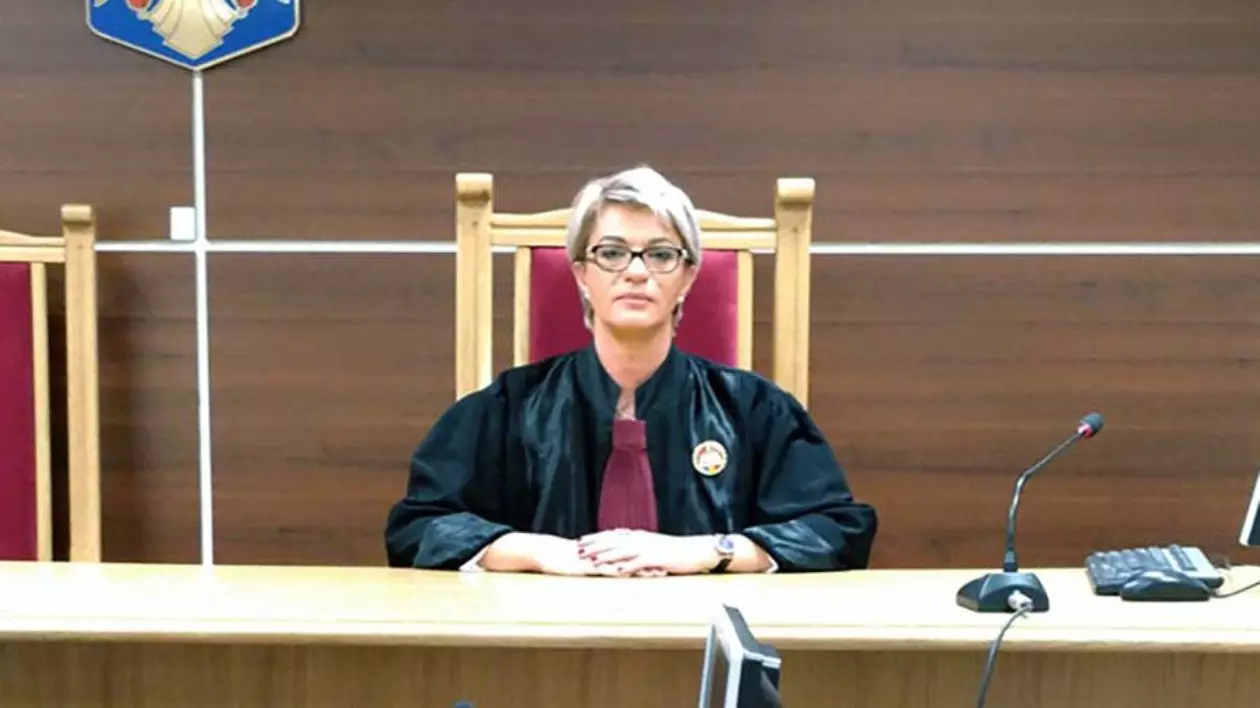 Judecătoarea Georgeta Ciungan, sleită de volumul mare de dosare pe care le avea de judecat şi de problemele personale, reiese din scrisoarea de adio