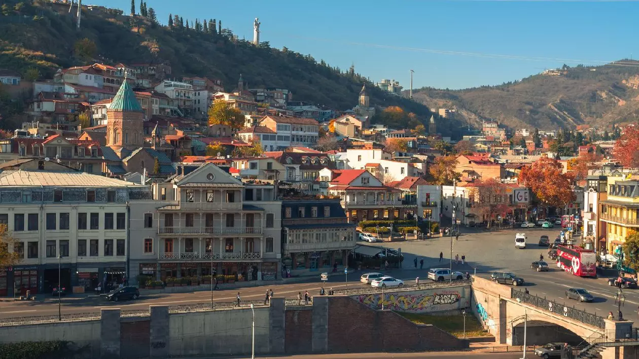 Tbilisi, Georgia - 23 noiembrie 2025: Vedere frumoasă a vechiului Tbilisi, Abanotubani. Călătorie