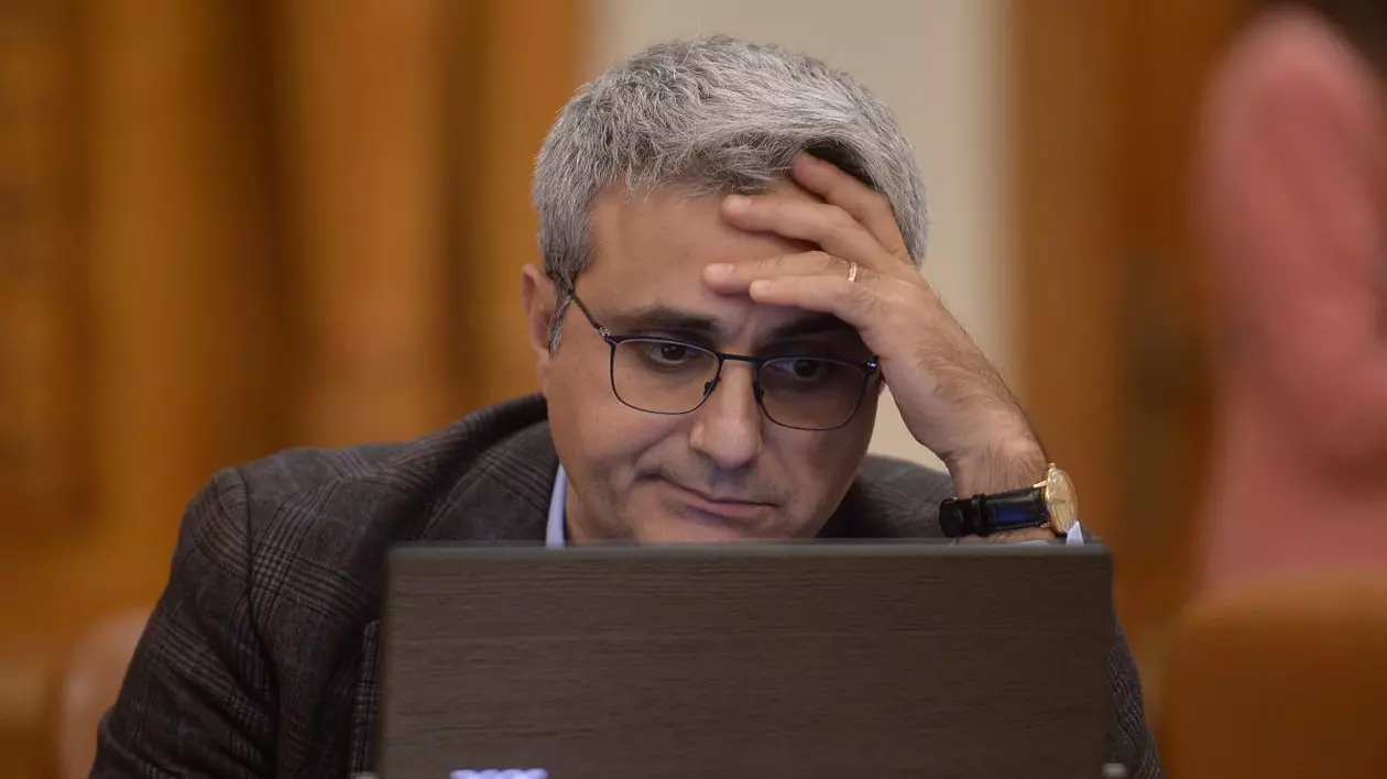 Robert Turcescu participa la audierea lui Catalin Predoiu, propunerea Partidului National Liberal (PNL) pentru preluarea portofoliului Ministerului Justitiei, in comisia de specialitate a Parlamentului, miercuri, 30 octombrie 2019, la Palatul Parlamentului