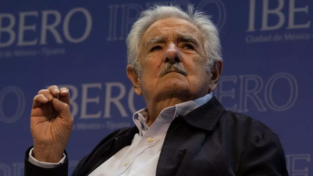 Președintele uruguayan Jose Mujica vorbește în timpul unei conferințe de presă la Universitatea Ibero-Americană din Mexic