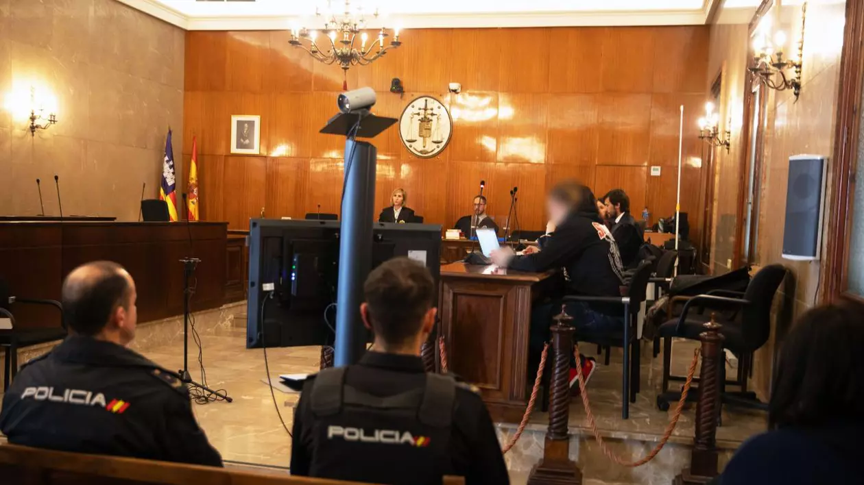 Un român a suferit un AVC în fața judecătorilor care se pregăteau să-l condamne. Riscă 19 ani de închisoare, în Spania