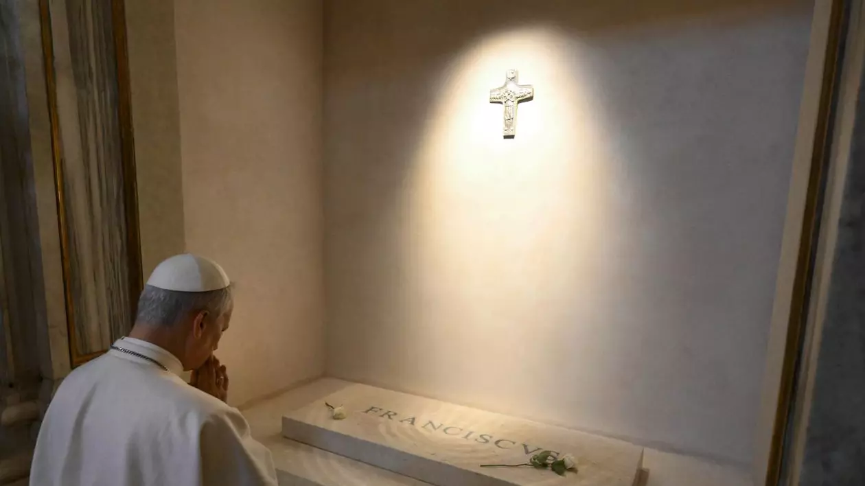 Papa Leon al XIV-lea s-a rugat la mormântul Papei Francisc de la Bazilica Santa Maria Maggiore