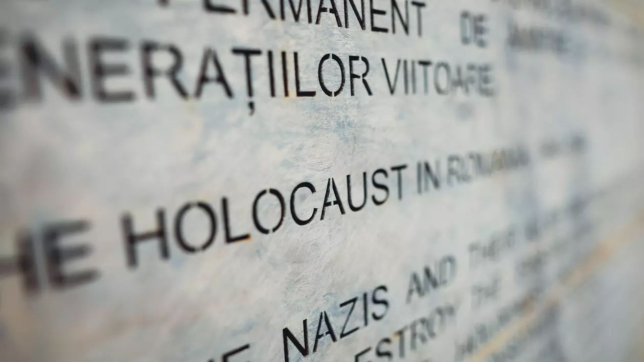 Regizorul român care pune în scenă prima operă despre Holocaust, pe muzică: „Dacă îngropăm acești oameni, uităm cine i-a ucis”