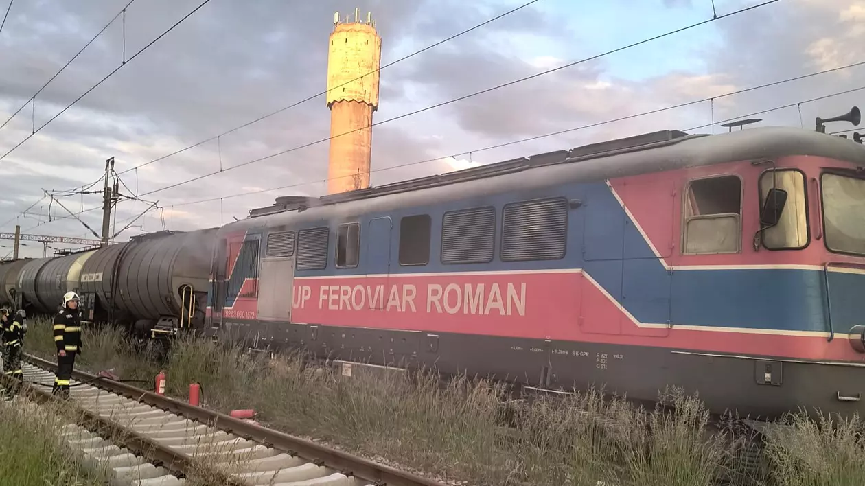 Locomotiva unui tren care transporta țiței a luat foc la Valea Călugărească. Unde era oprit marfarul cu 36 de vagoane