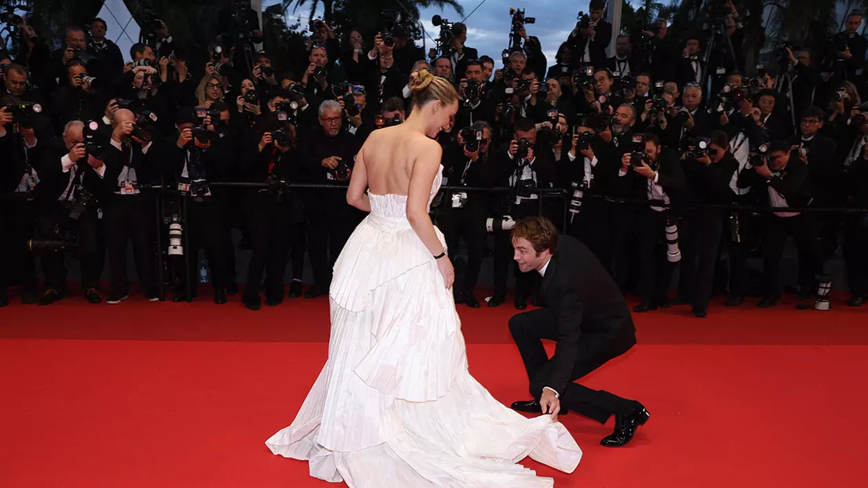 Jennifer Lawrence și Robert Pattinson pe covorul roșu la premiera filmului Die My Love la cea de-a 78-a ediție a Festivalului de Film de la Cannes.