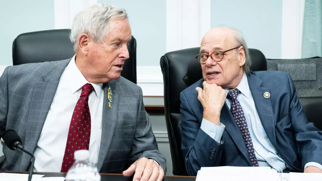 Joe Wilson (republican) discută cu Steve Cohen (democrat).