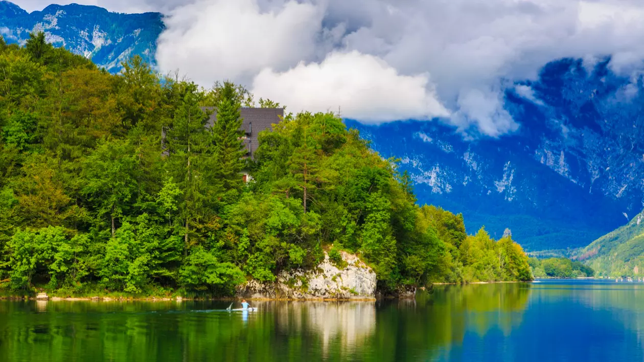 Lacul din Slovenia descris ca fiind unul dintre cele mai frumoase locuri din Europa de vizitat în 2025: „Îți taie respirația”