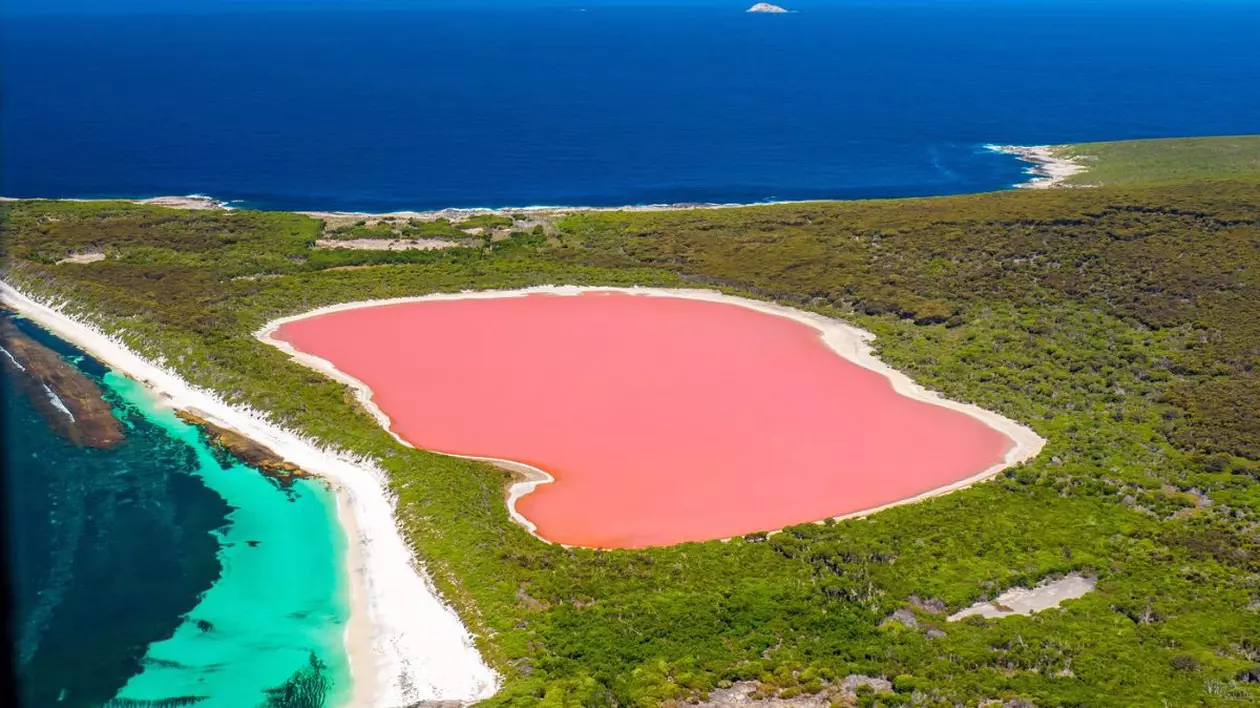 De la lacul roz din Australia la dunele care „cântă”: 9 fenomene naturale care încă sfidează știința