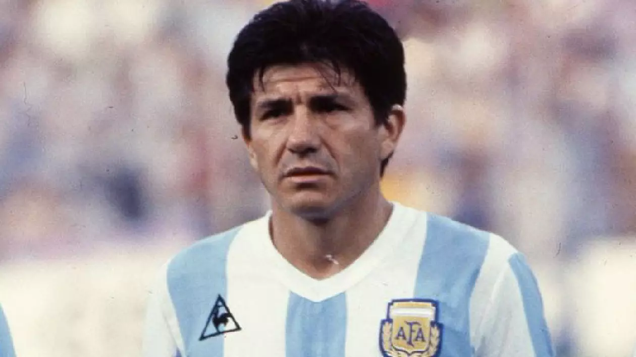 Luis Galvan, îmbrăcat în echipamentul de fotbal de la AFA