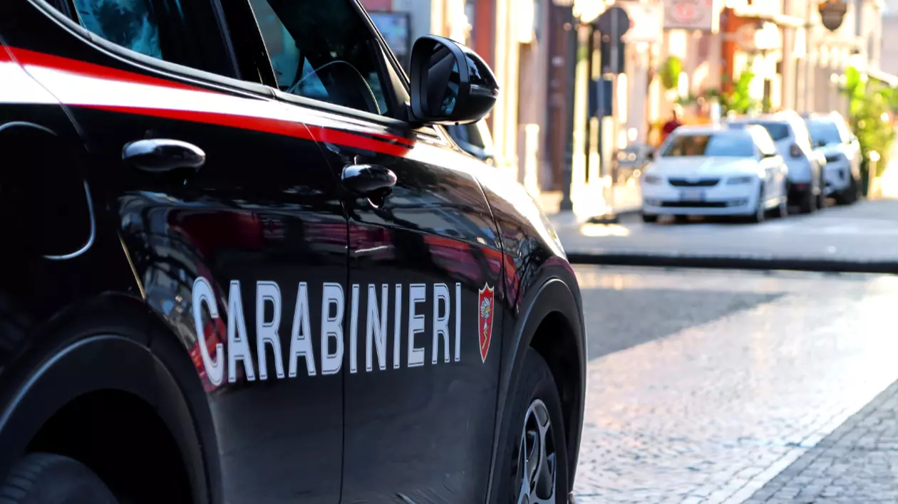 Un român dispărut din arestul la domiciliu a fost găsit pe terasa unei locuințe din Italia. Explicația dată polițiștilor