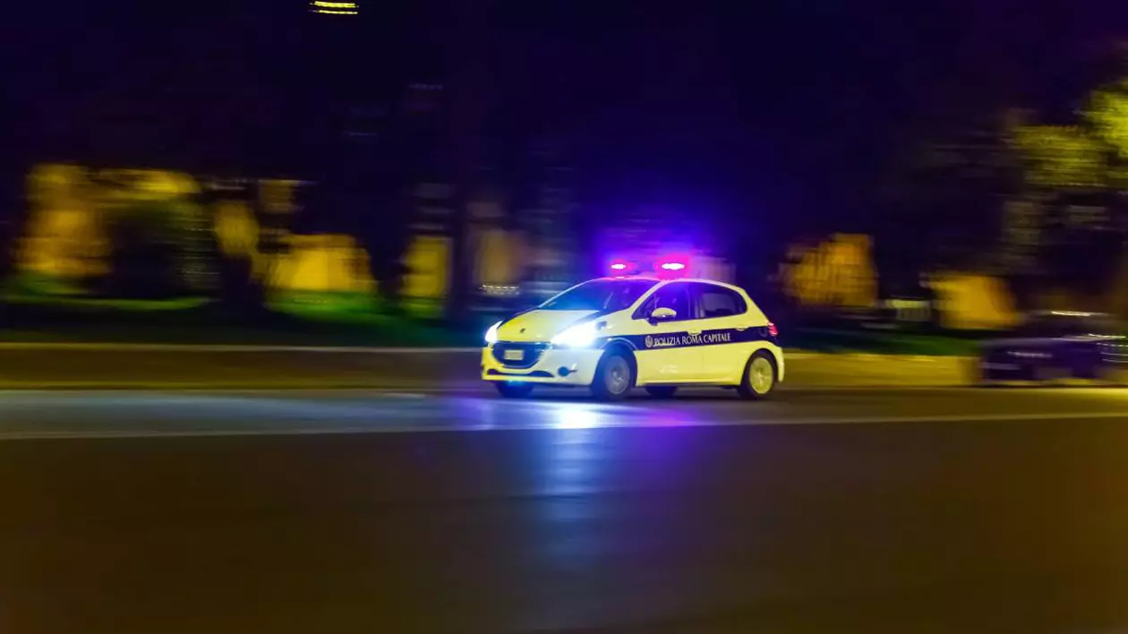 Țara din Europa în care semnul cu farurile pentru a semnaliza prezența poliției te poate trimite 5 ani în închisoare