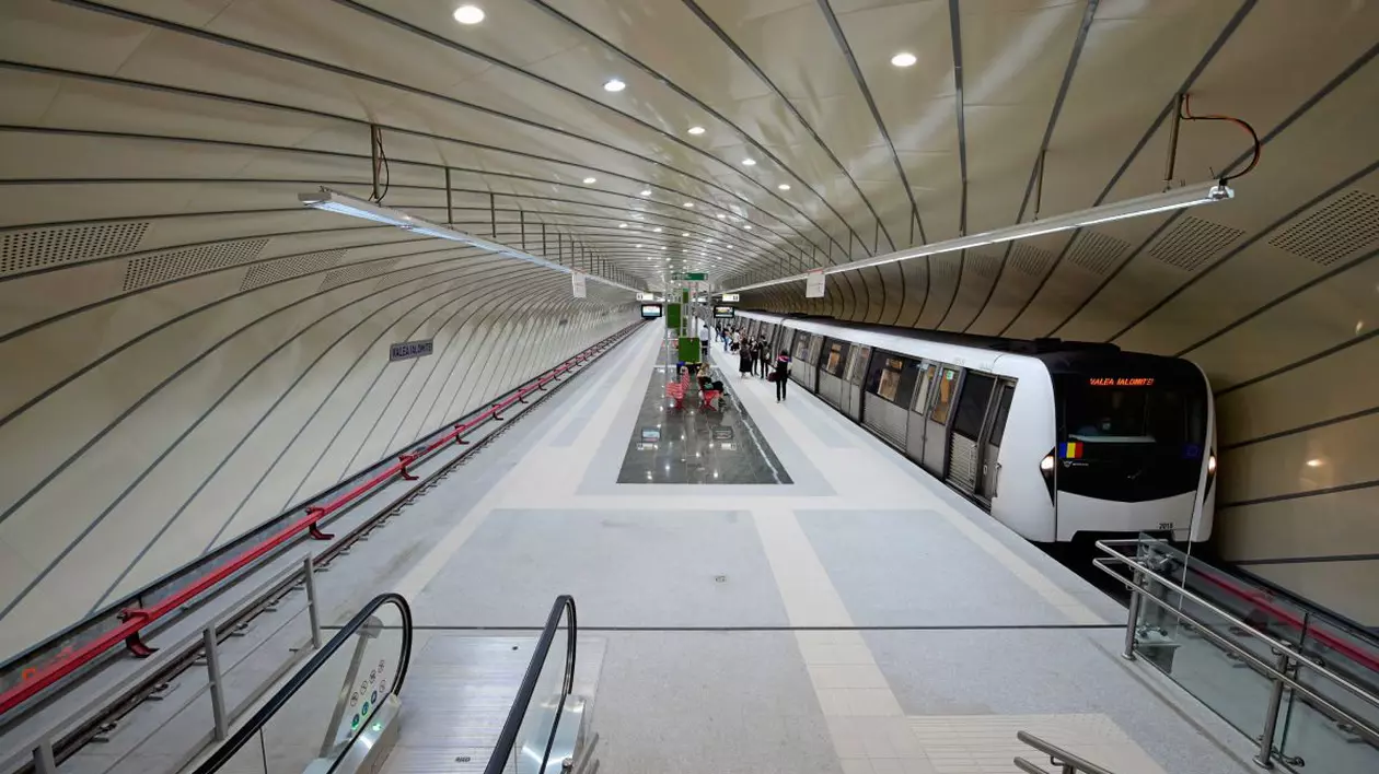 Metrou in stație, în București