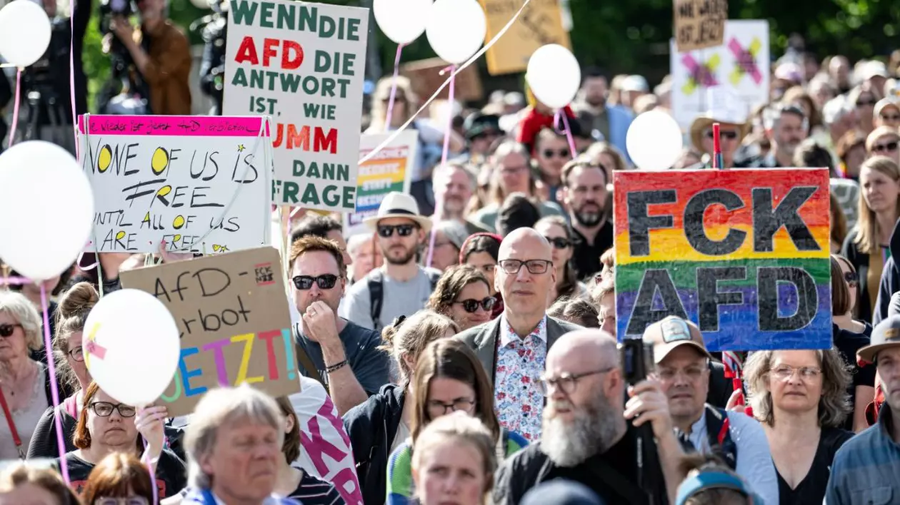 Mii de oameni au protestat în Germania, pentru a cere interzicerea partidului de extremă dreapta AfD: „Împreună împotriva fascismului!”