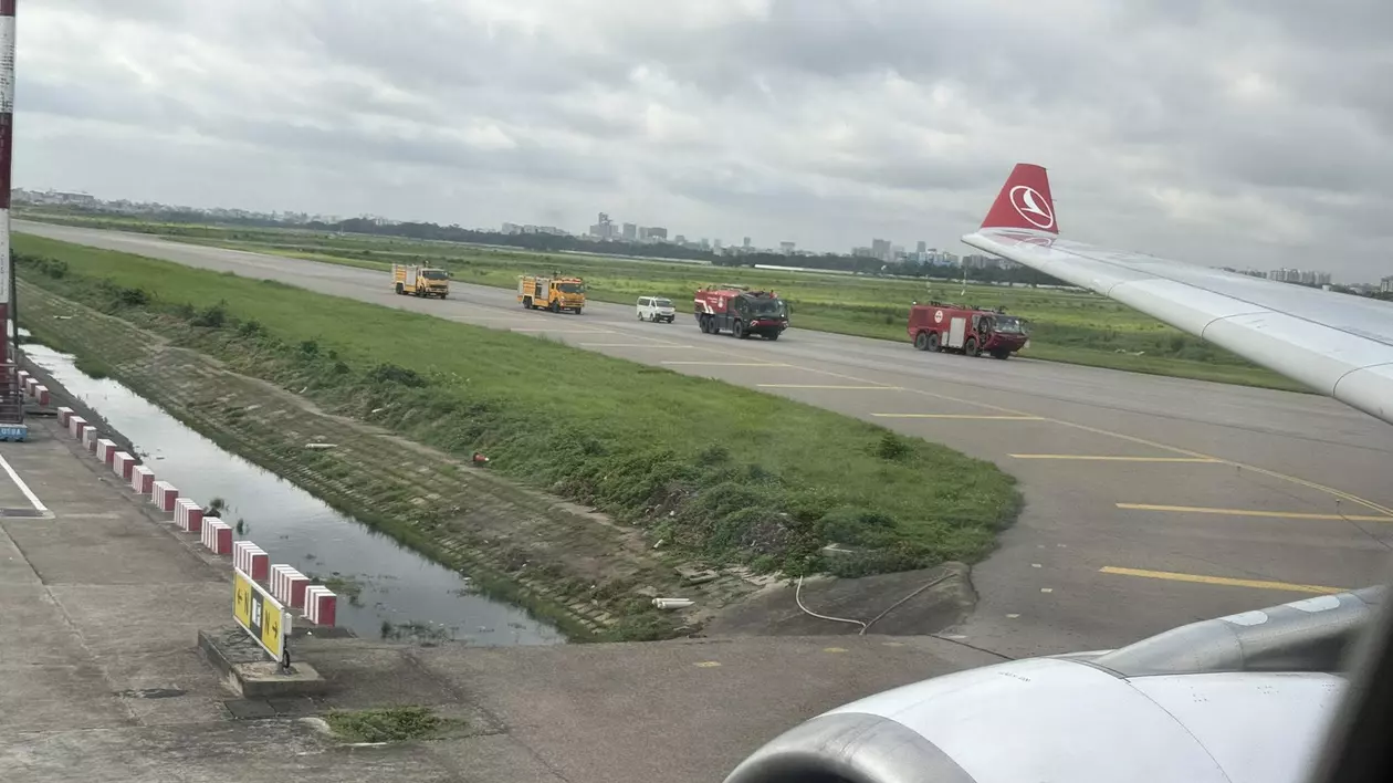 Momentul în care un avion Turkish Airlines ia foc imediat după decolare. Un român aflat la bord a surprins momentul: „Era o liniște de mormânt” | VIDEO