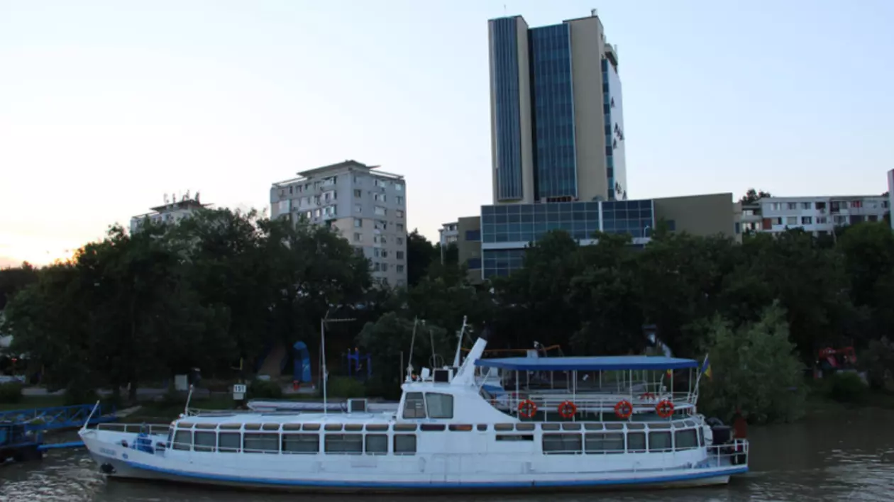 Nava folosită de soții Ceaușescu când se plimbau pe Dunăre, vândută ca fier vechi: „A fost ca şi copilul meu”
