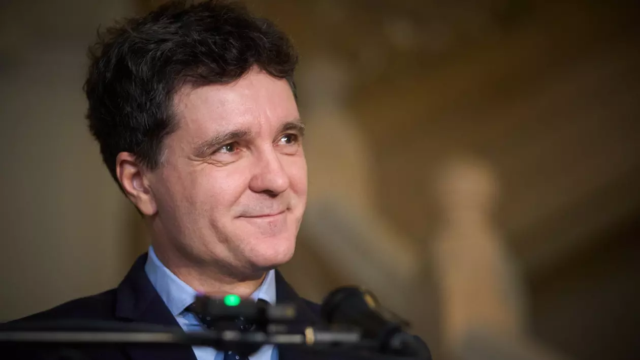 Nicușor Dan, pentru Financial Times: „Va trebui să reducem cheltuielile statului cu 6 miliarde de euro în 2025″. Președintele susține, concomitent, creșterea contribuției pentru NATO