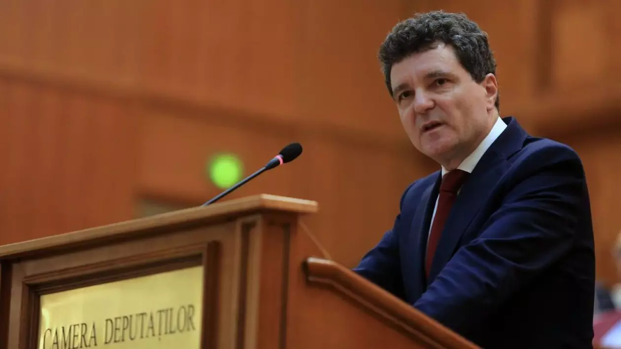 Nicușor Dan participă la ceremonia de depunere a jurământului la Palatul Parlamentului din București, România, 26 mai 2025. Dan a preluat luni funcția de președinte al României, în urma unei ceremonii de depunere a jurământului în Parlamentul țării
