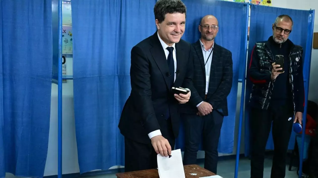 Nicușor Dan a votat la alegerile prezidențiale: „România își alege viitorul nu doar pentru 5 ani”. De ce a ales să voteze la Făgăraș