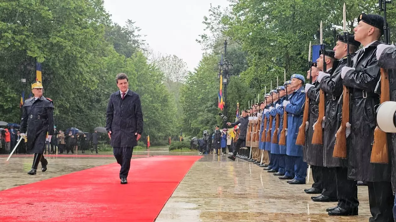 Nicușor Dan și-a preluat mandatul de președinte într-o ceremonie pe ploaie, la Palatul Cotroceni, luni, 26 mai