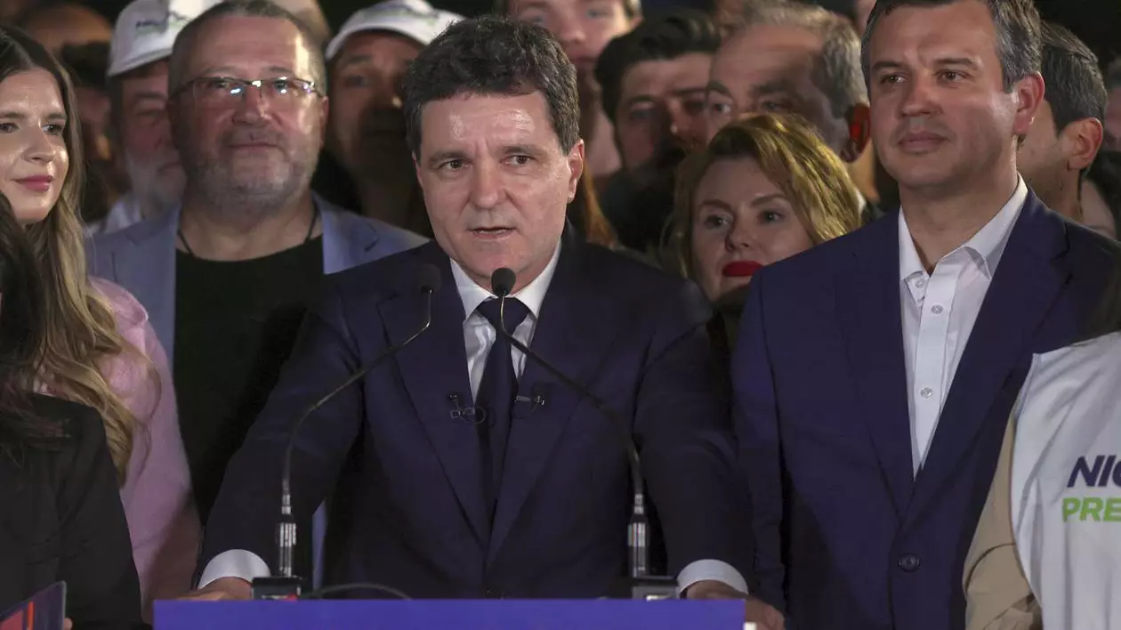 Nicușor Dan a ieșit pe locul 3 în primele rezultate exit poll publicate duminică, 4 mai, dar distanța față de locul 2 ocupat de Crin Antonescu este infimă. Foto: Inquam Photos / Octav Ganea