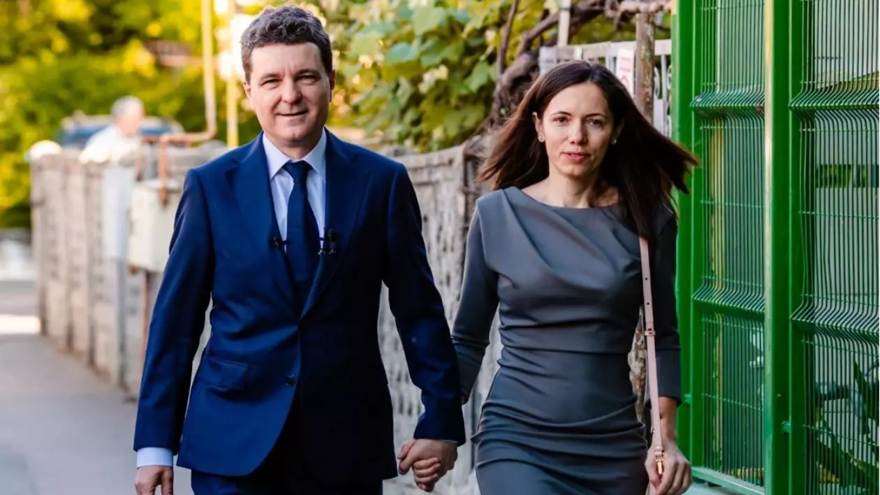Cine este și cu ce se ocupă Mirabela Grădinaru, partenera lui Nicușor Dan. Are o meserie neașteptată