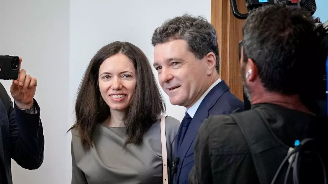 Promisiunea pe care Nicușor Dan le-ar fi făcut-o celor doi copii ai lui, dacă ajunge președintele României. Ce-și doresc micuții