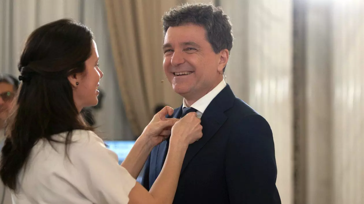Nicuşor Dan, vizat de o campanie de dezinformare și de jigniri care se amplifică înaintea alegerilor, scrie Agenția France Presse