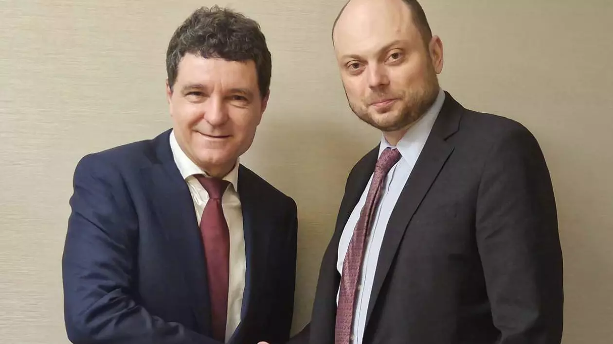 Nicușor Dan s-a întâlnit cu cel mai important opozant al lui Putin, Vladimir Kara-Murza: „E important să ne pregătim pentru viitor”