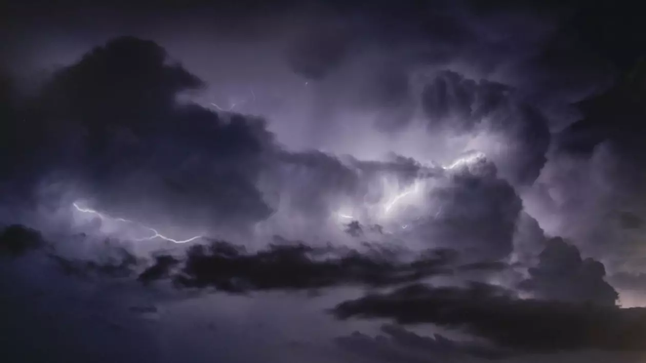 Cum va fi vremea în București, în perioada 7-9 mai 2025. ANM a actualizat prognoza meteo, după codul de vijelii și lapoviță