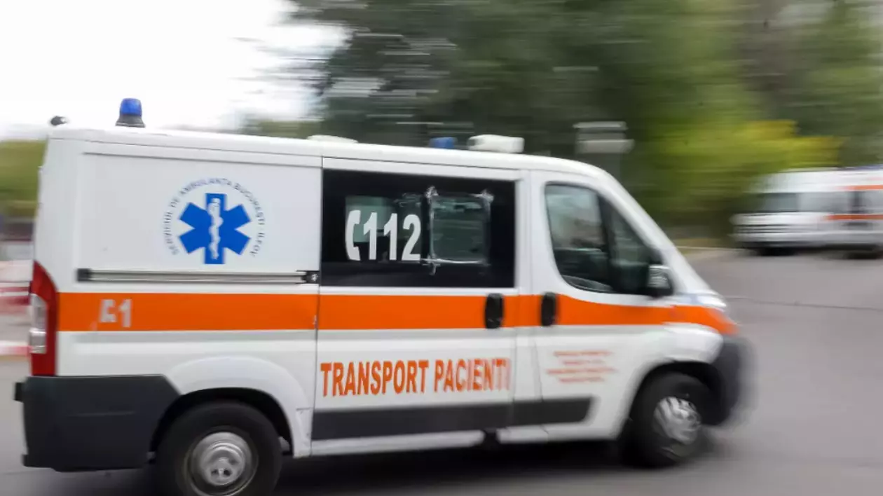 În imagine este ilustrată o ambulanță care se află în mișcare