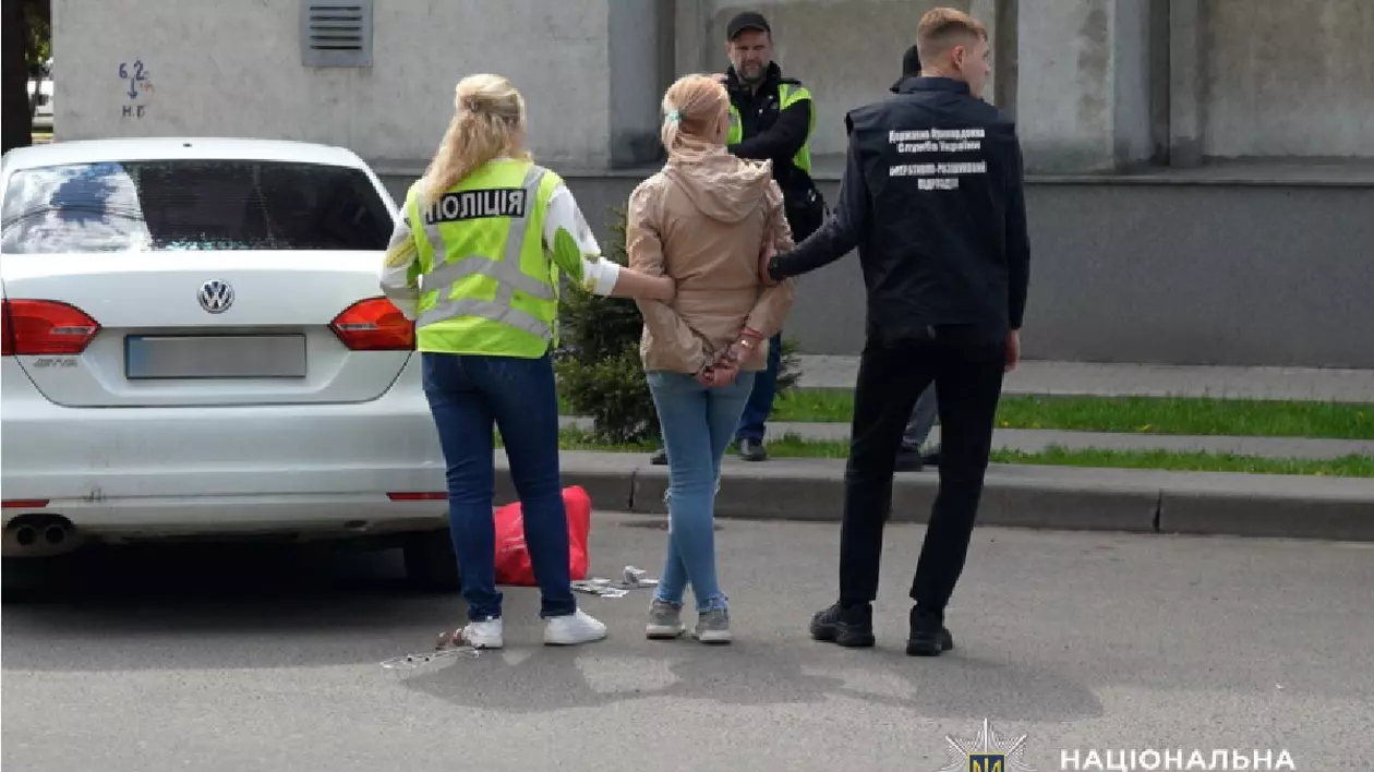 O mamă și-a vândut cu 30.000 de dolari fetița născută pe 1 mai, și a fost prinsă când primea avansul, în Ucraina