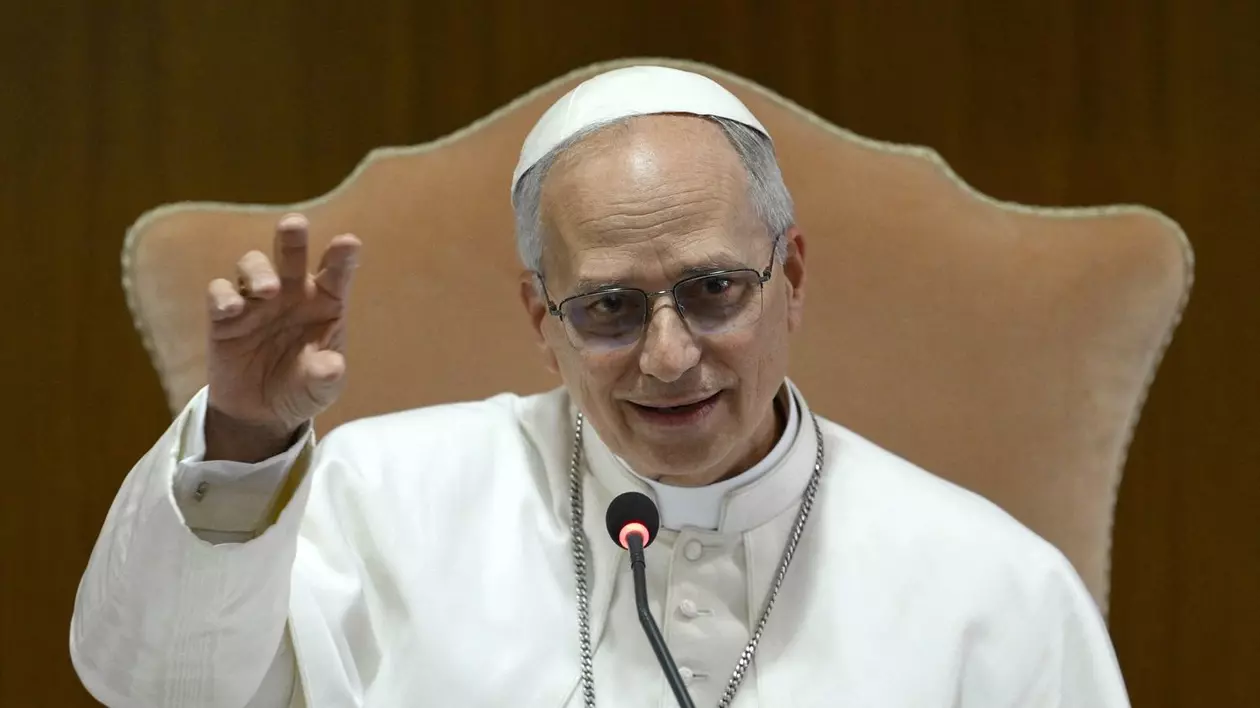 Papa Leon al XIV-lea a explicat de ce şi-a ales acest nume, şi-a prezentat blazonul şi şi-a anunţat deviza, la prima întâlnire cu cardinalii
