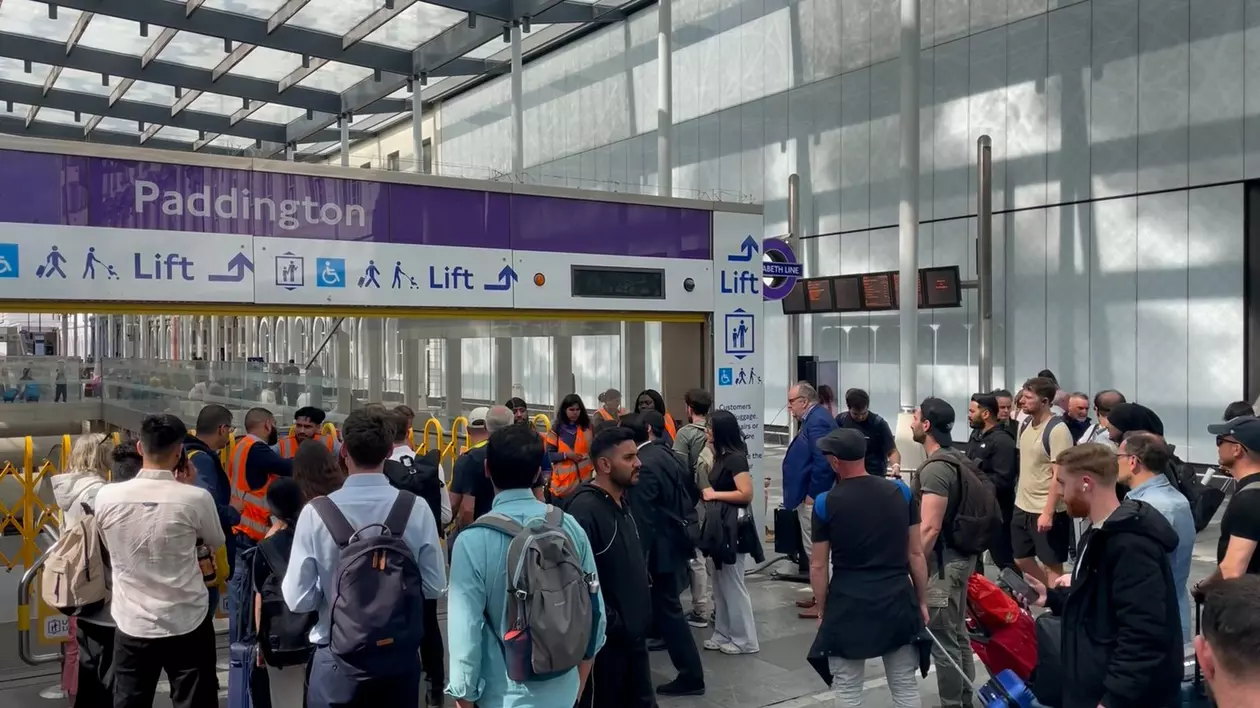 Pană de curent în Londra: circulația metrourilor s-a oprit complet minute bune și pasagerii au rămas blocați în tuneluri