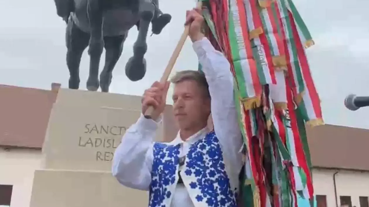 Peter Magyar, opozantul lui Viktor Orban, a trecut, pe jos, granița în România și a ajuns la Oradea. Care este miza marșului în care a pornit