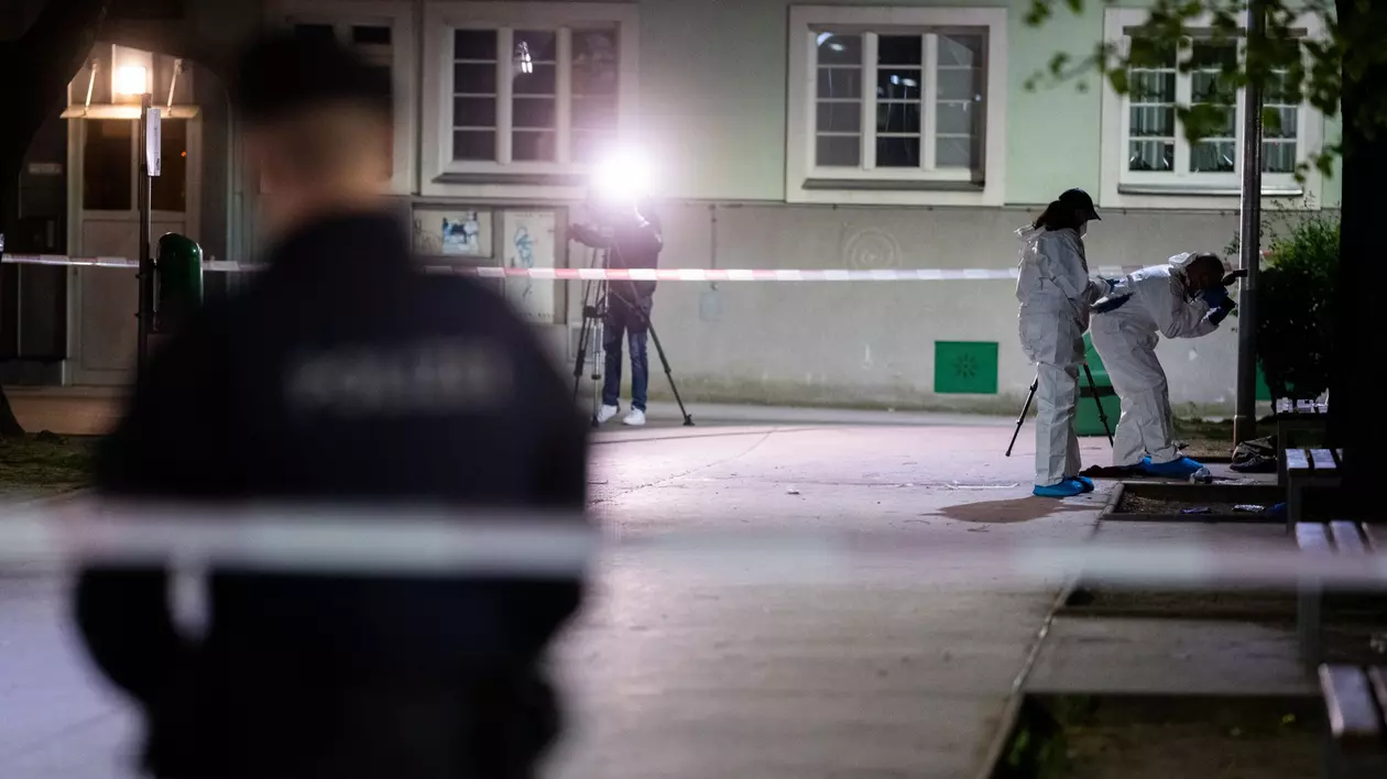 O româncă beată i-a pus cuțitul la gât soțului ei și l-a gonit de acasă, la Viena. De la ce a pornit scandalul