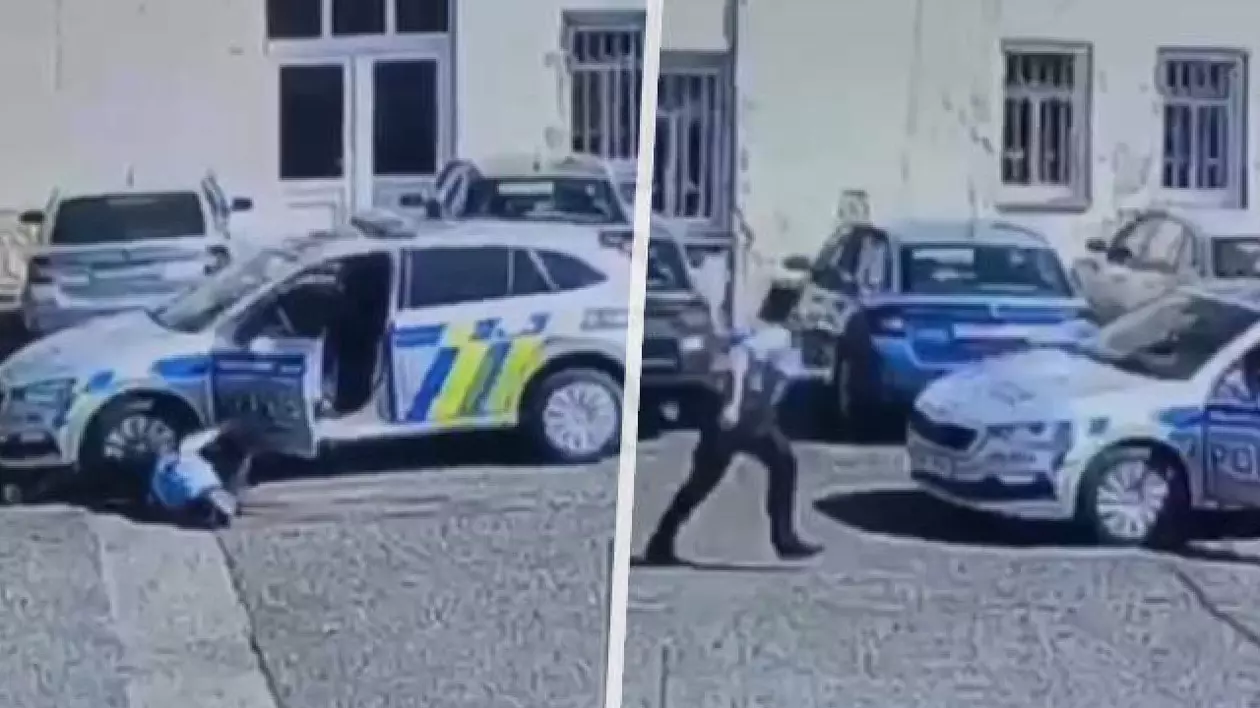 Polițistă călcată de propria mașină de serviciu, în Cehia | VIDEO