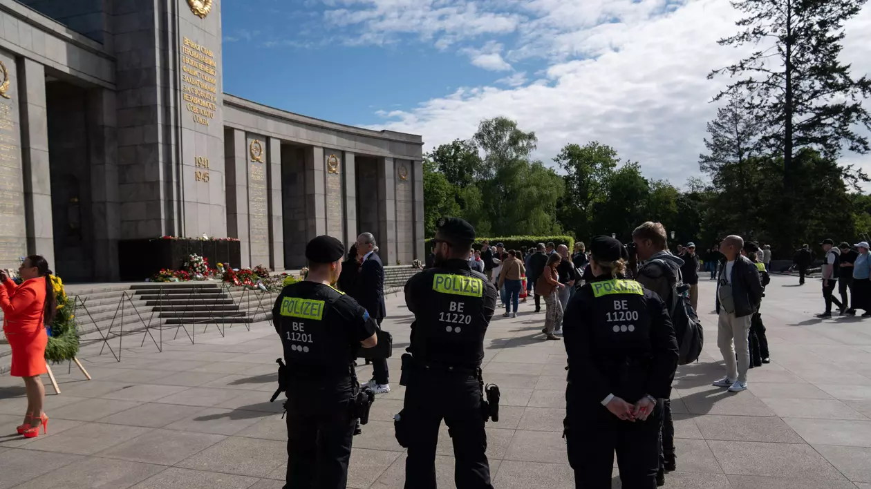 Agentul de circulație care a lipsit un an de la serviciu, dar a primit toate salariile a dat în judecată poliția și a cerut daune, în Rusia
