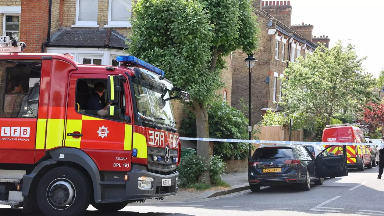 Incendiu în fața casei lui Keir Starmer din Londra. Poliția antiterorism face investigații