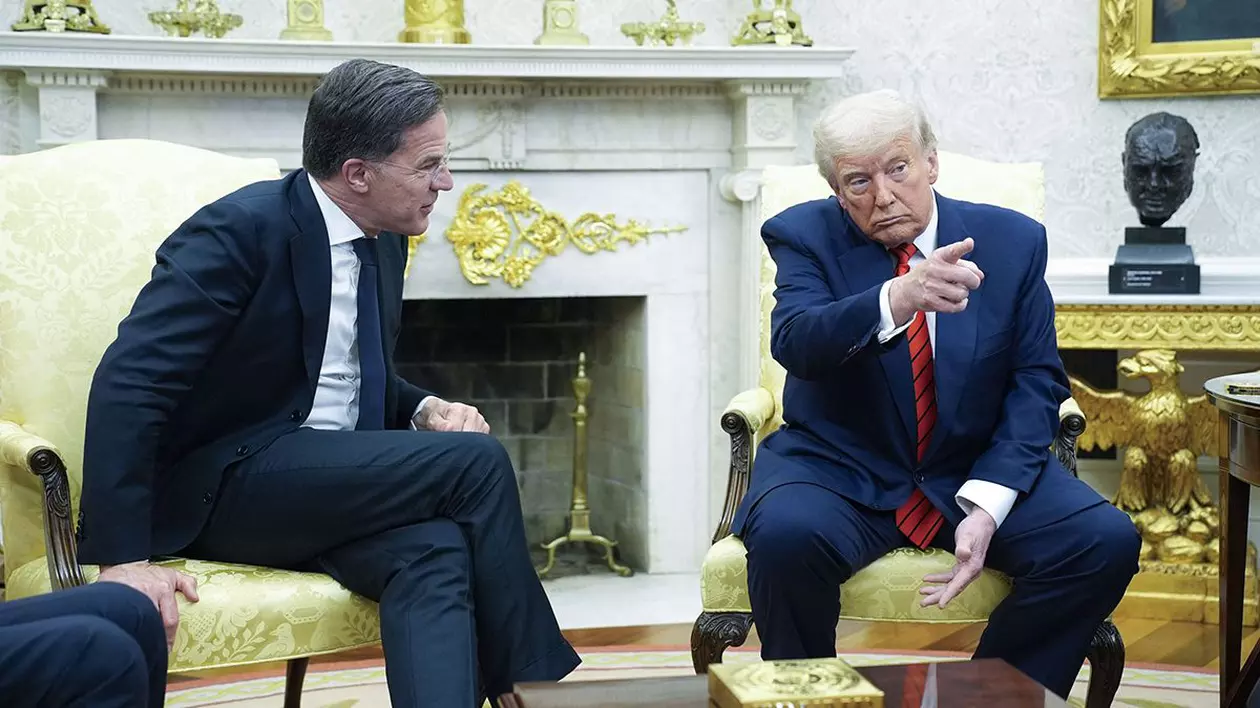Președintele SUA, Donald Trump, se întâlnește cu secretarul general al NATO, Mark Rutte