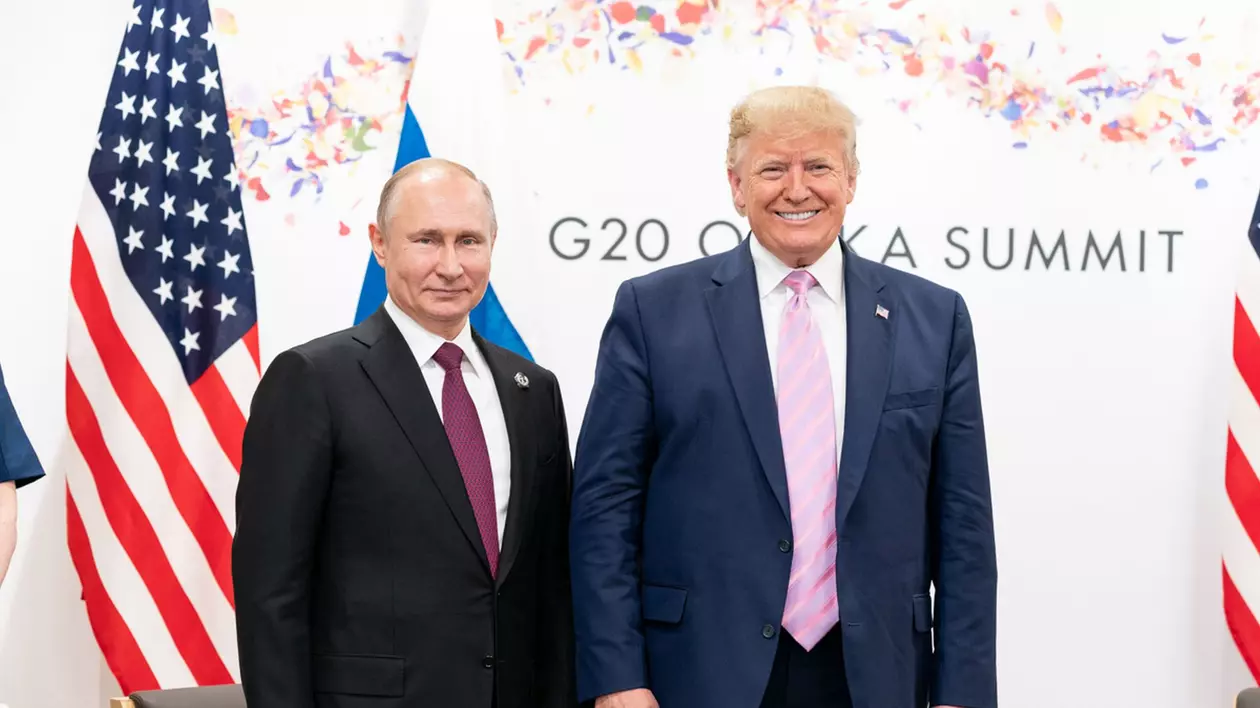 Cu ce îl are la mână Vladimir Putin pe Donald Trump: „Informații compromițătoare care îi permit să-l controleze”