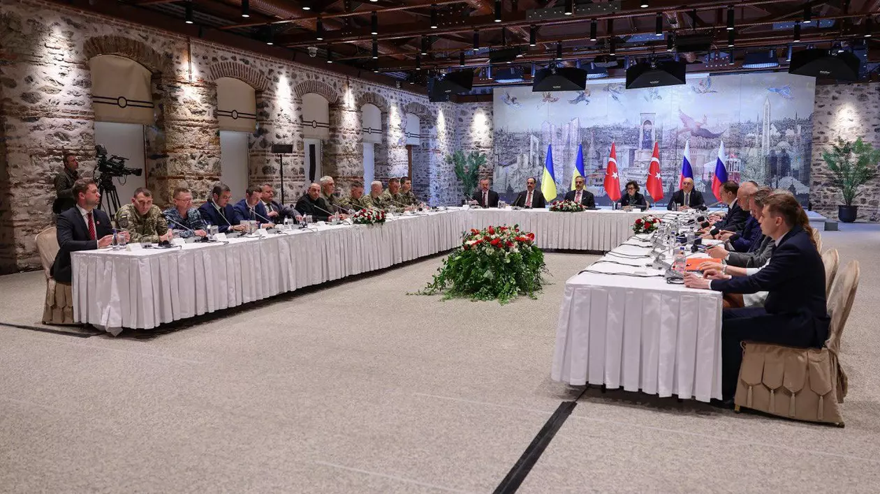 Imagini de la primele negocieri după 3 ani dintre Rusia și Ucraina, care au loc la Istanbul