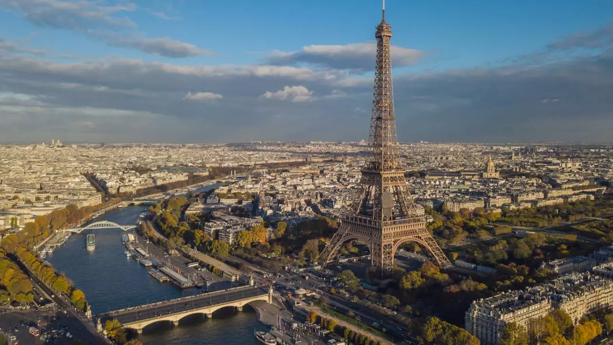 Turiștii și localnicii vor putea înota în Sena, începând din această vară. Unde și când va fi permis scăldatul în celebrul fluviu din Paris