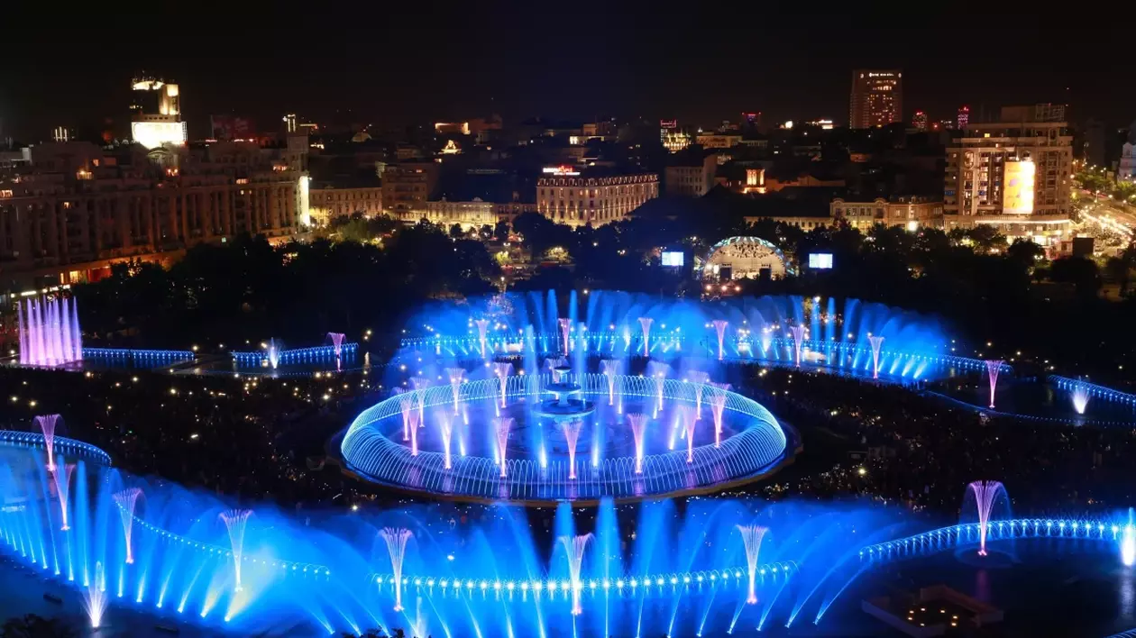 Fântânile din Piața Unirii luminate în albastru în timpul unui show din 2019