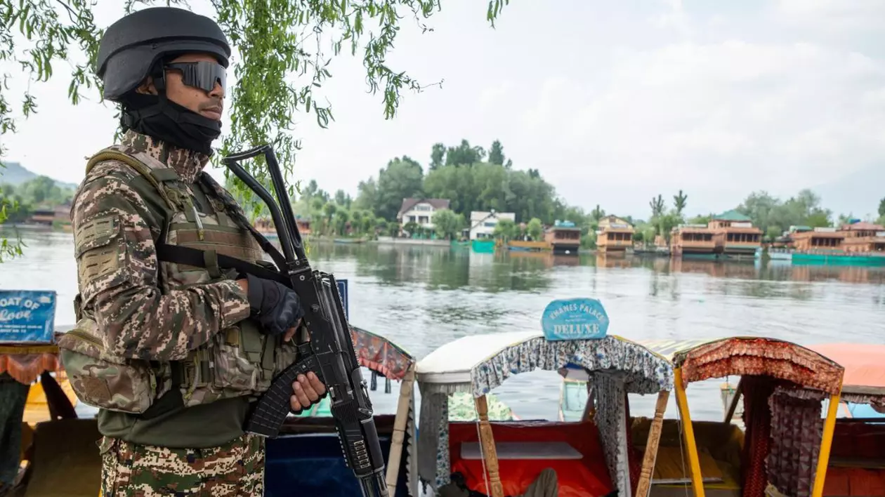 India acuză Pakistanul de „încălcări multiple”, la doar câteva ore după ce au convenit „încetarea completă şi imediată a focului”
