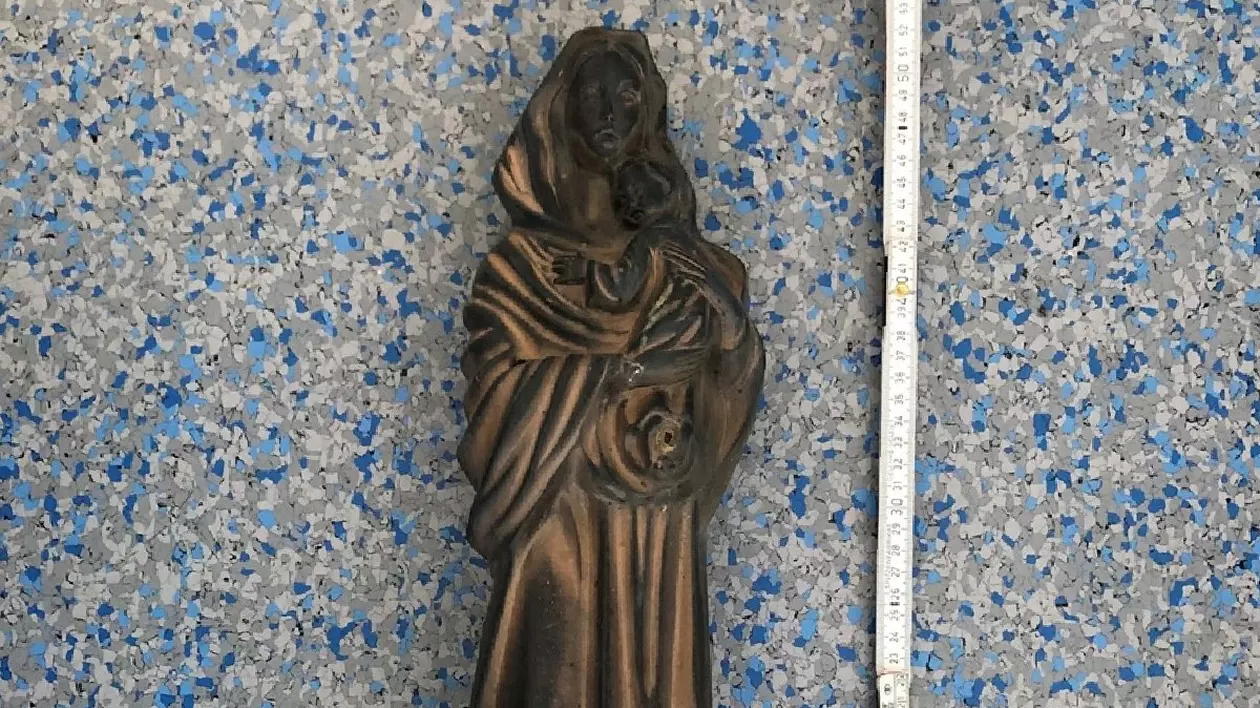 statuete dintr-un cimitir din Germania